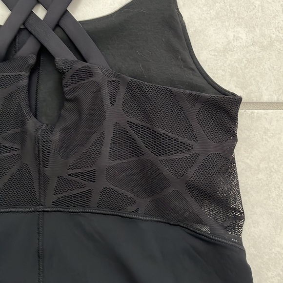 Lululemon women’s mesh panel tank top - Picture 8 of 9